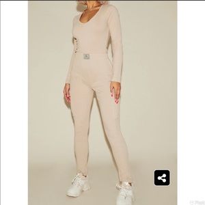 PRETTYLITTLETHING Stone Thick Rib V-Neck Jumpsuit